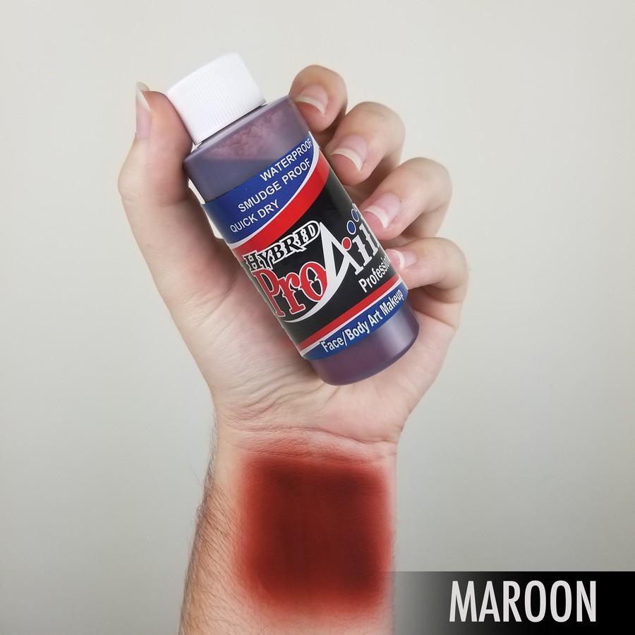 ProAiir Hybrid Maroon – arm swatch van de diepe bordeaux SFX schmink ProAiir Hybrid Maroon arm swatch toont diepe bordeauxkleur, airbrush schmink op alcoholbasis met krachtige pigmentatie, verkrijgbaar bij SchminkenGrime.nl