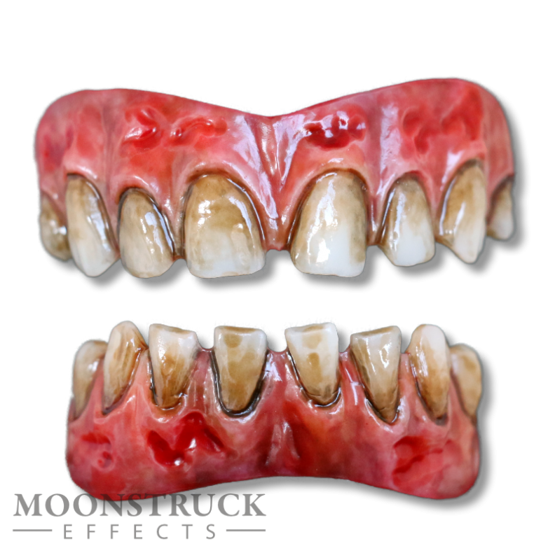 Moonstruck Effects Urit Teeth met rottend tandvlees, realistische neptanden voor zombies, demonen en horrorlooks in professionele SFX make-up, verkrijgbaar bij SchminkenGrime.nl