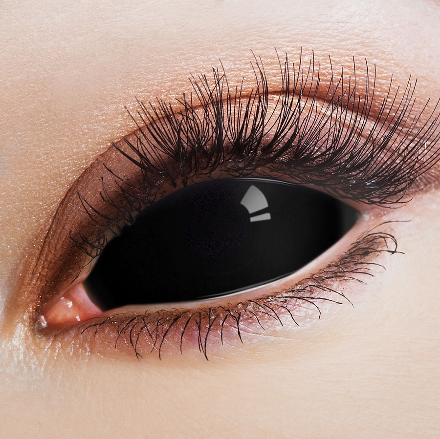 Sclera Black Kleurlenzen Zwarte Kleurlenzen 22mm extra grote zwarte lenzen voor intens effect verkrijgbaar bij SchminkenGrime.nl