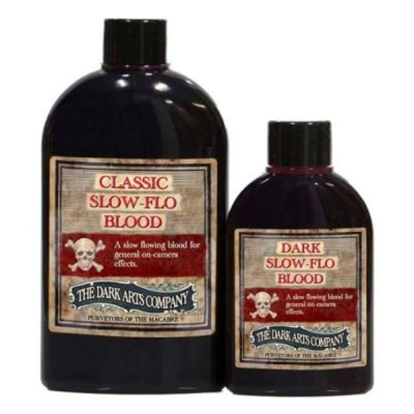 The Dark Arts Company SFX Bloed, realistisch nepbloed, verkrijgbaar bij SchminkenGrime.nl The Dark Arts Company Special Effects Bloed, diep rood nepbloed met realistische textuur voor professionele grime, film en horror SFX, verkrijgbaar bij SchminkenGrime.nl