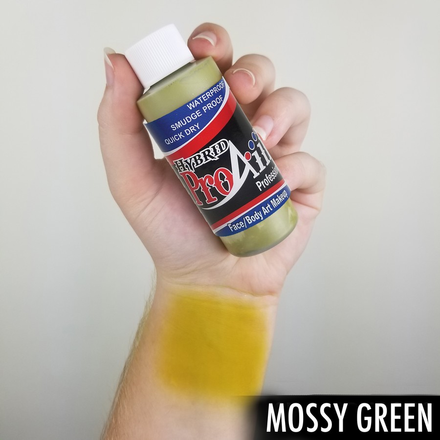 ProAiir Hybrid Mossy Green – arm swatch van de zachte olijfgroene airbrush schmink ProAiir Hybrid Mossy Green arm swatch met olijfgroene kleur, natuurlijke tint voor facepaint en camouflage, watervast, verkrijgbaar bij SchminkenGrime.nl