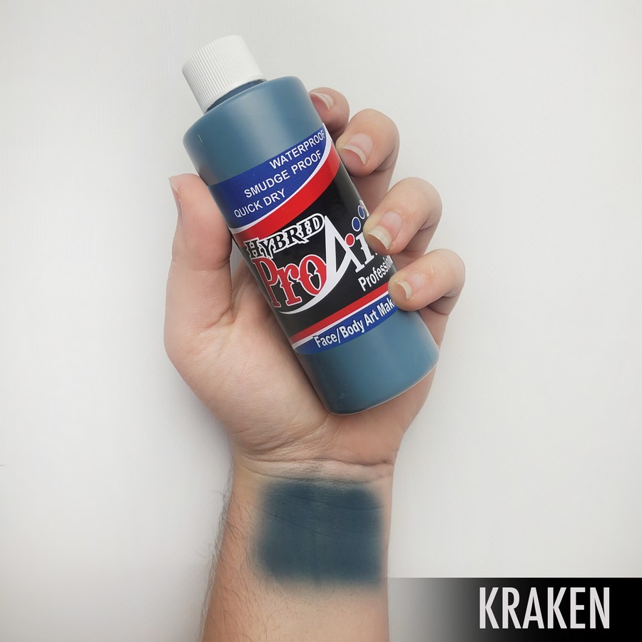 ProAiir Hybrid Kraken arm swatch toont stormachtig blauwe kleur, watervast en krachtig gepigmenteerd, verkrijgbaar bij SchminkenGrime.nl