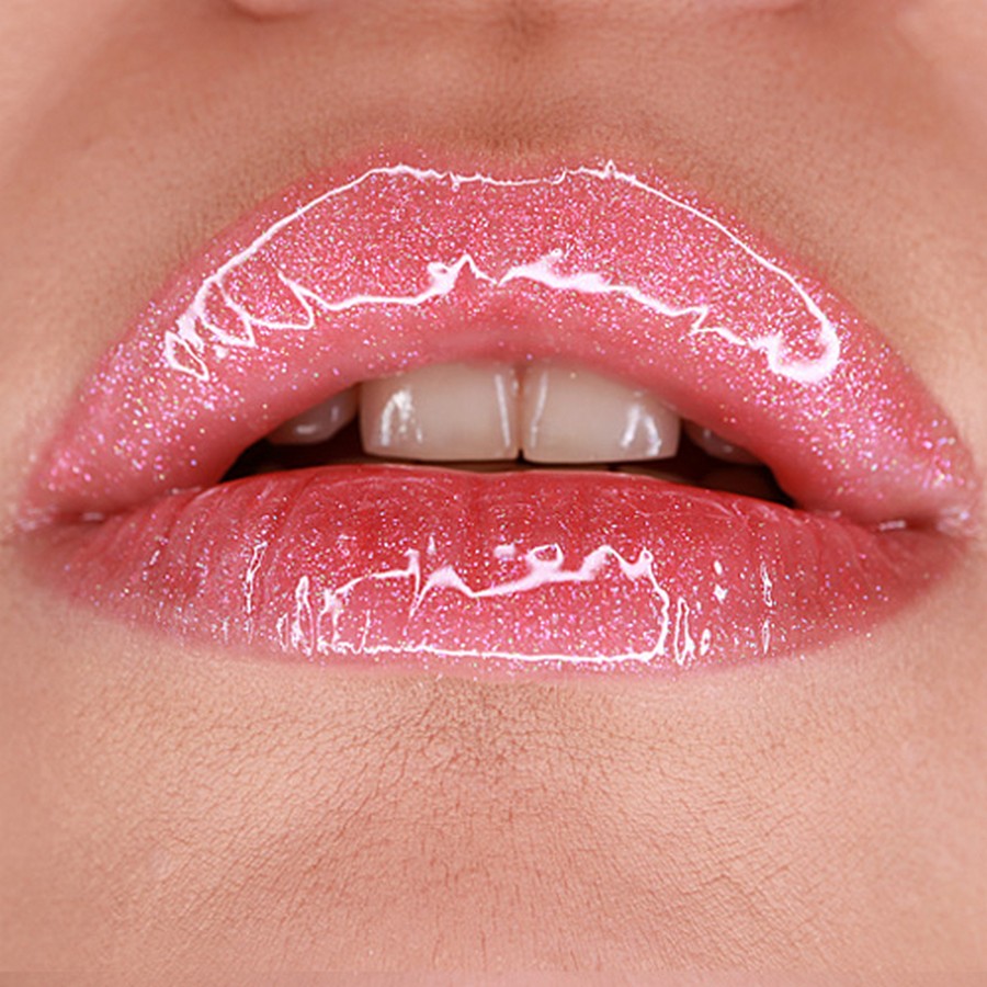 Grimas Lipgloss Sparkling Berry op de lippen, verkrijgbaar bij SchminkenGrime.nl