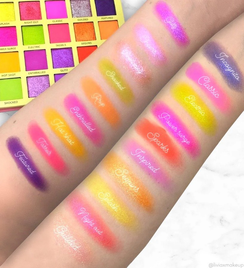 Binnenkant van het Neons palette met intens gepigmenteerde kleuren, verkrijgbaar bij SchminkenGrime.nl