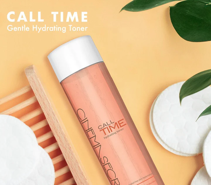 Cinema Secrets Call Time Hydraterende Toner 125ml, detail van de verpakking en frisse formule, ideaal voor pre-make-up verzorging en hydratie, verkrijgbaar bij SchminkenGrime.nl