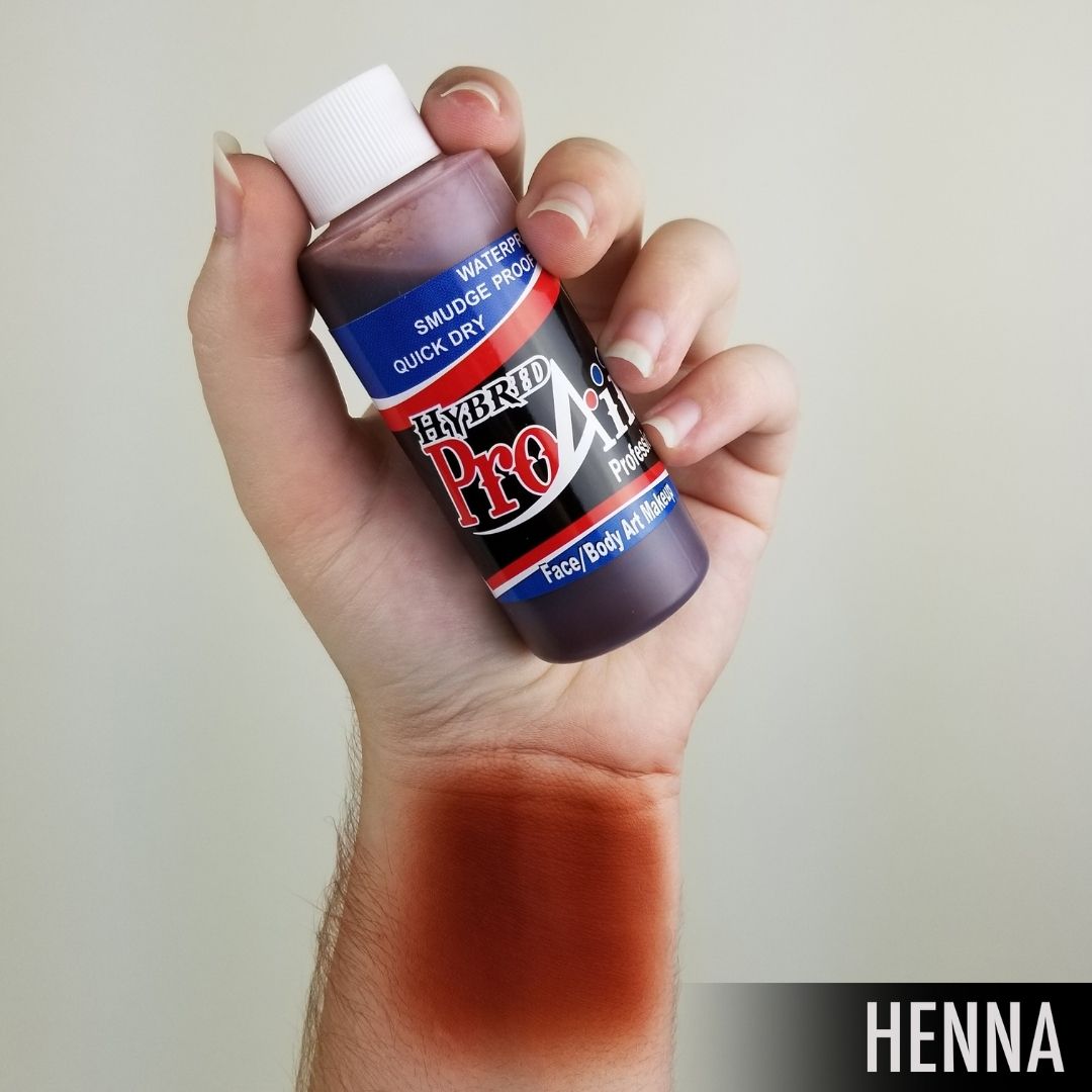 ProAiir Hybrid Henna op de huid – SchminkenGrime.nl ProAiir Hybrid Henna – warme roodbruine tint, geïnspireerd op hennakleur, SchminkenGrime.nl
