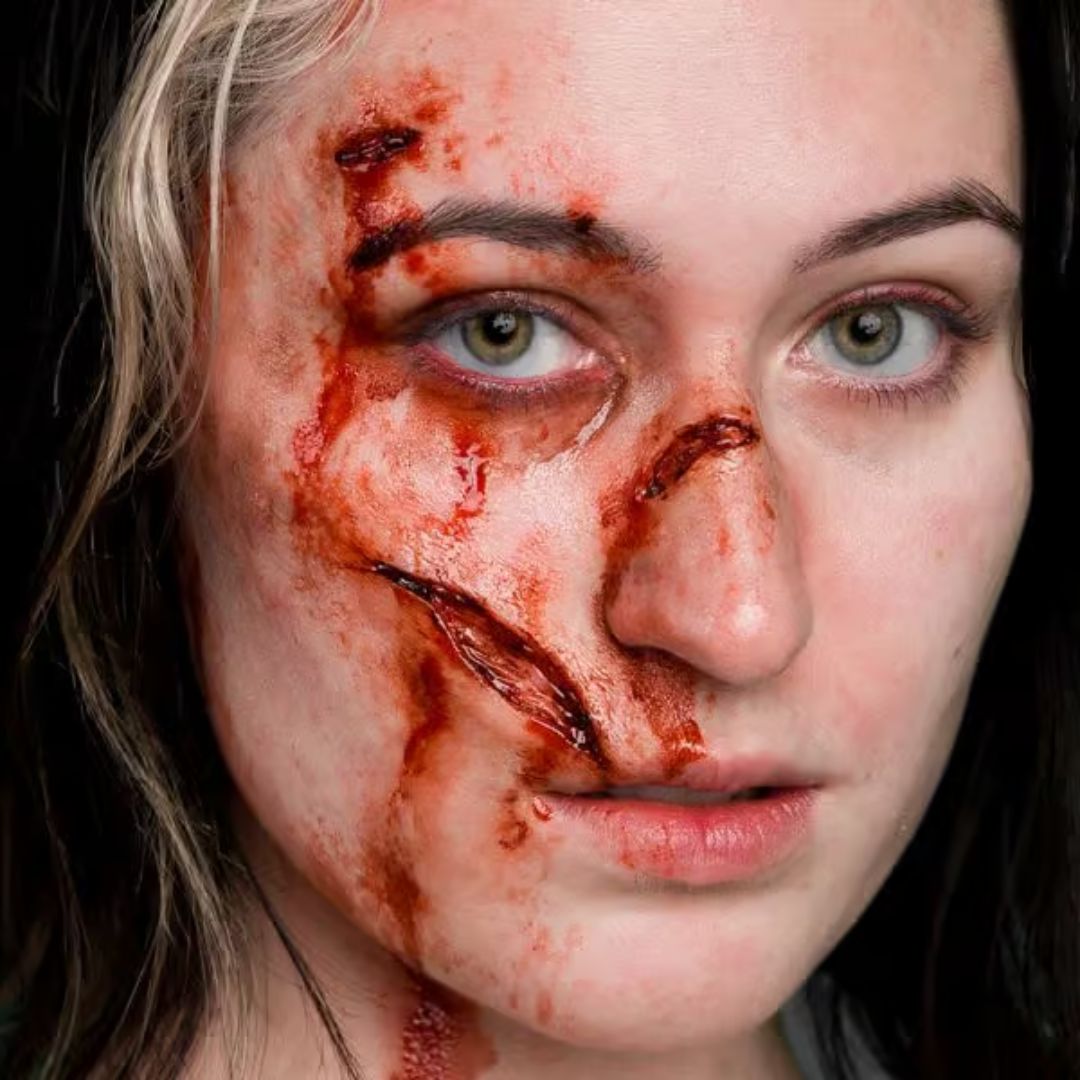 Tinsley Transfers Split Skin 3D FX Transfer aangebracht – verkrijgbaar bij SchminkenGrime.nl Tinsley Transfers Split Skin 3D FX Transfer aangebracht op de neus, realistische wondprothese, verkrijgbaar bij SchminkenGrime.nl