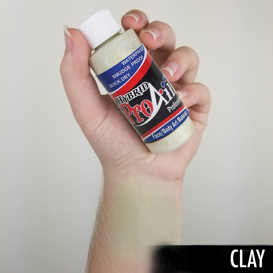 ProAiir Hybrid Clay arm swatch met aardetint schmink, watervast en geschikt voor camouflage of bruintinten, verkrijgbaar bij SchminkenGrime.nl