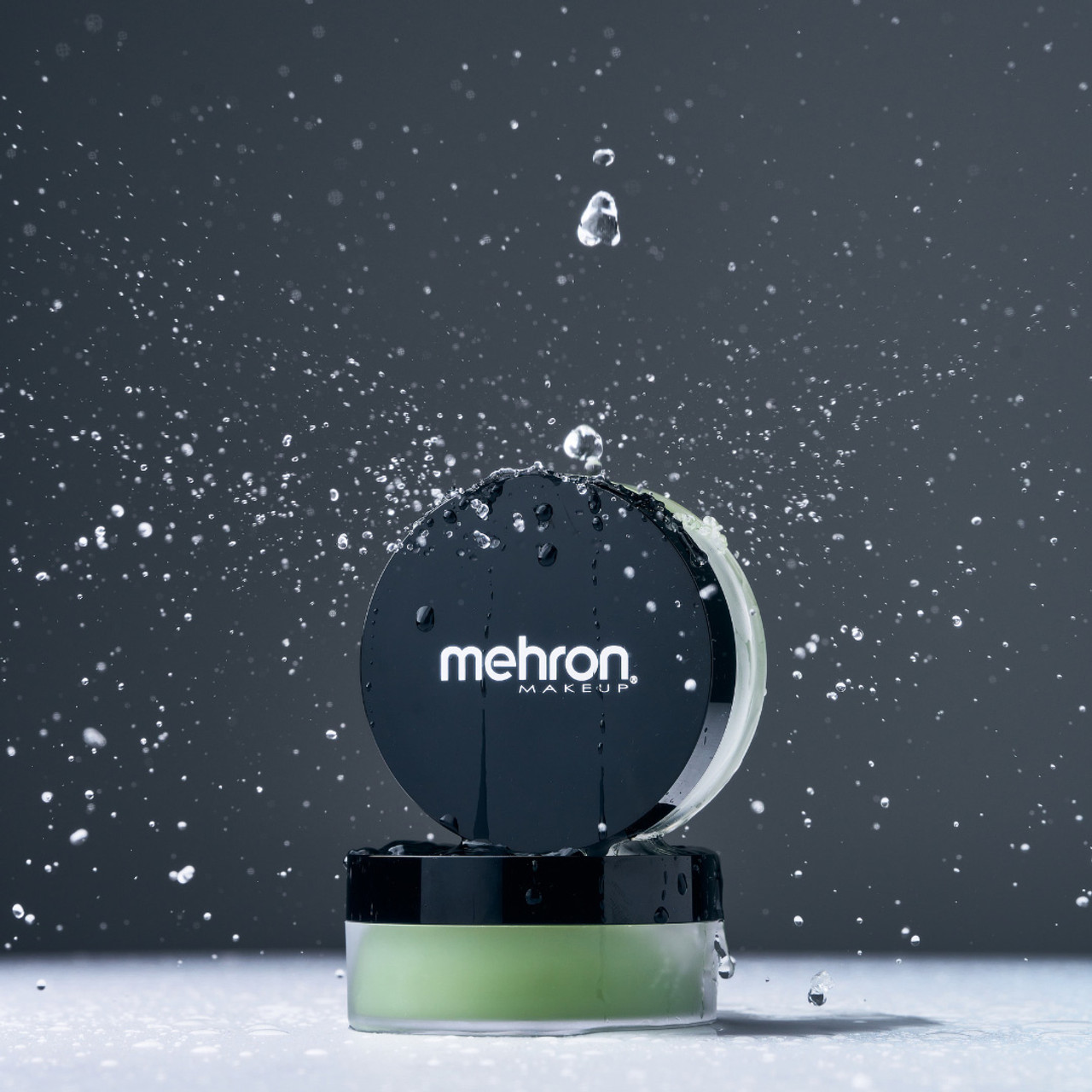 Professionele Make-up Remover Balm van Mehron – waterresistent en krachtig Mehron Makeup Remover Balm in stijlvolle verpakking met opspattend water.