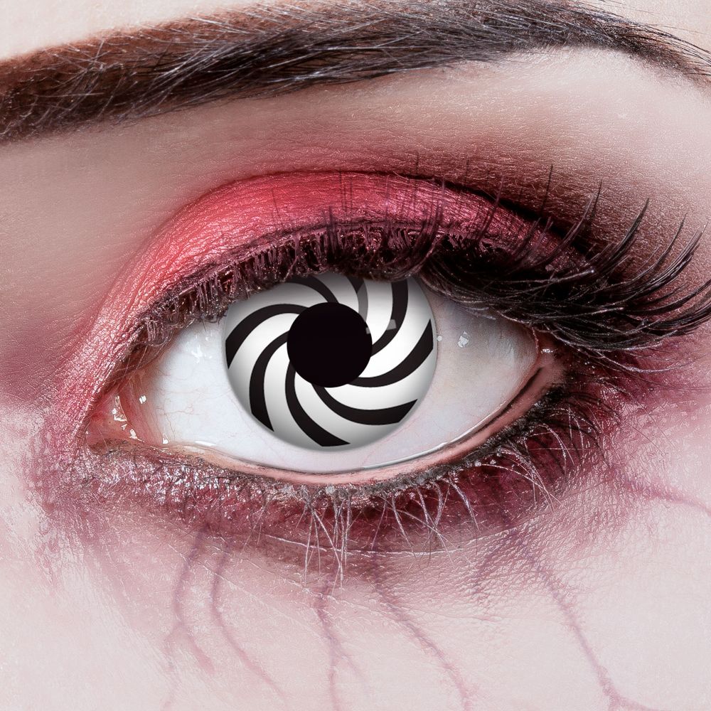 Top Spin Halloween kleurlenzen met draaieffect, gedragen door model, verkrijgbaar bij SchminkenGrime.nl
