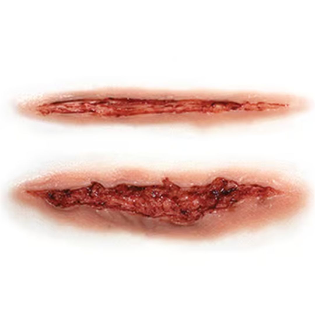 Close-up van Tinsley Transfers Cut Throat 3D FX Transfer wondprothese – SchminkenGrime.nl